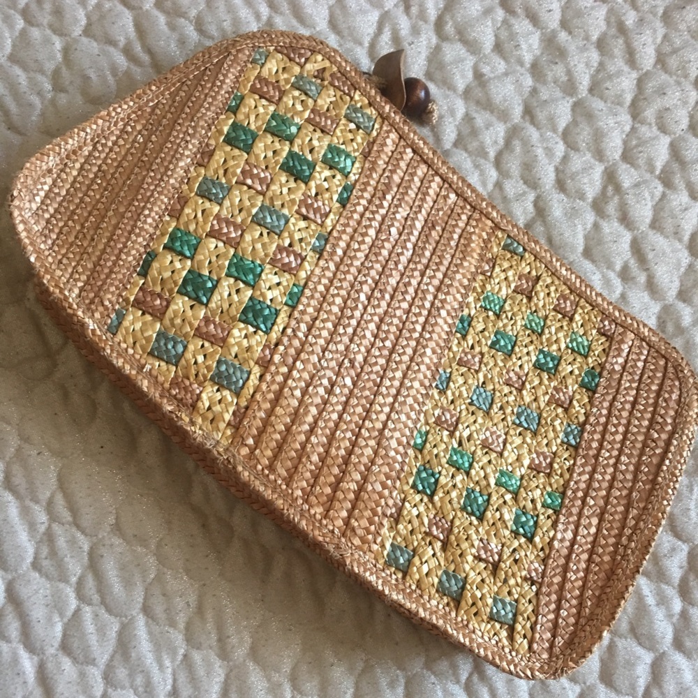 Vintage straw clutch